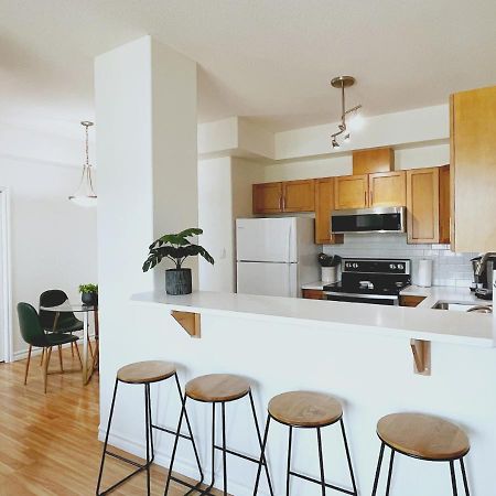شقة Downtown Waterfront Kelowna Oasis Newly Renovated 2Bed 2Bath المظهر الخارجي الصورة