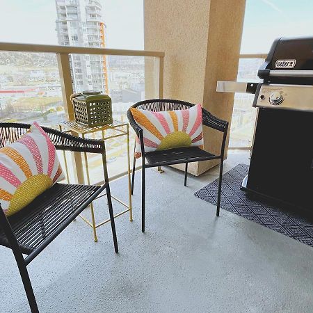 شقة Downtown Waterfront Kelowna Oasis Newly Renovated 2Bed 2Bath المظهر الخارجي الصورة