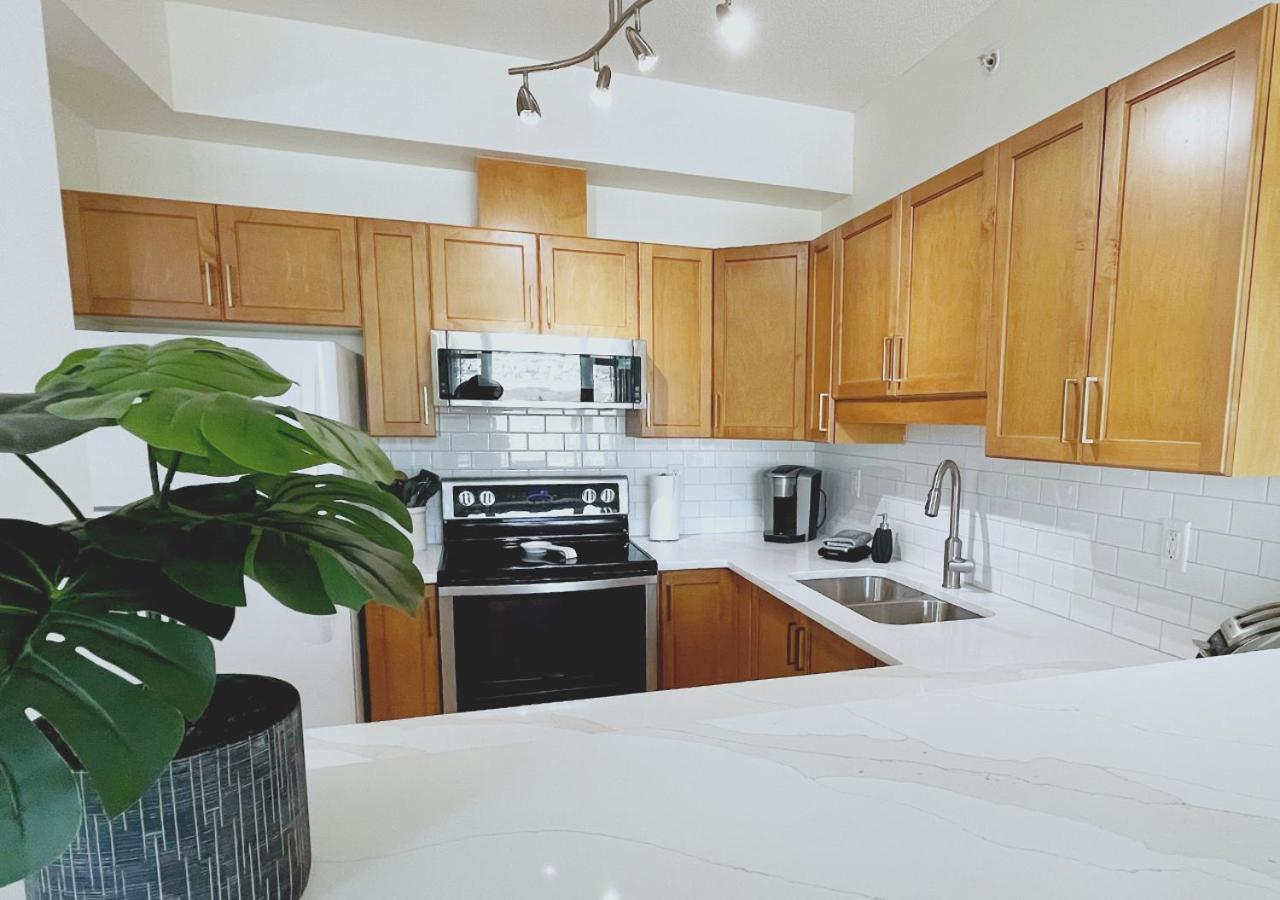 شقة Downtown Waterfront Kelowna Oasis Newly Renovated 2Bed 2Bath المظهر الخارجي الصورة