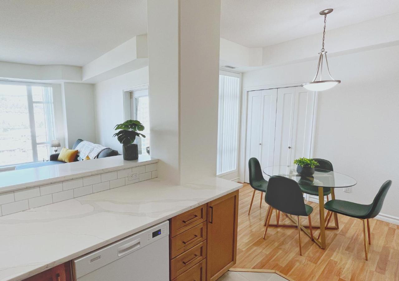 شقة Downtown Waterfront Kelowna Oasis Newly Renovated 2Bed 2Bath المظهر الخارجي الصورة