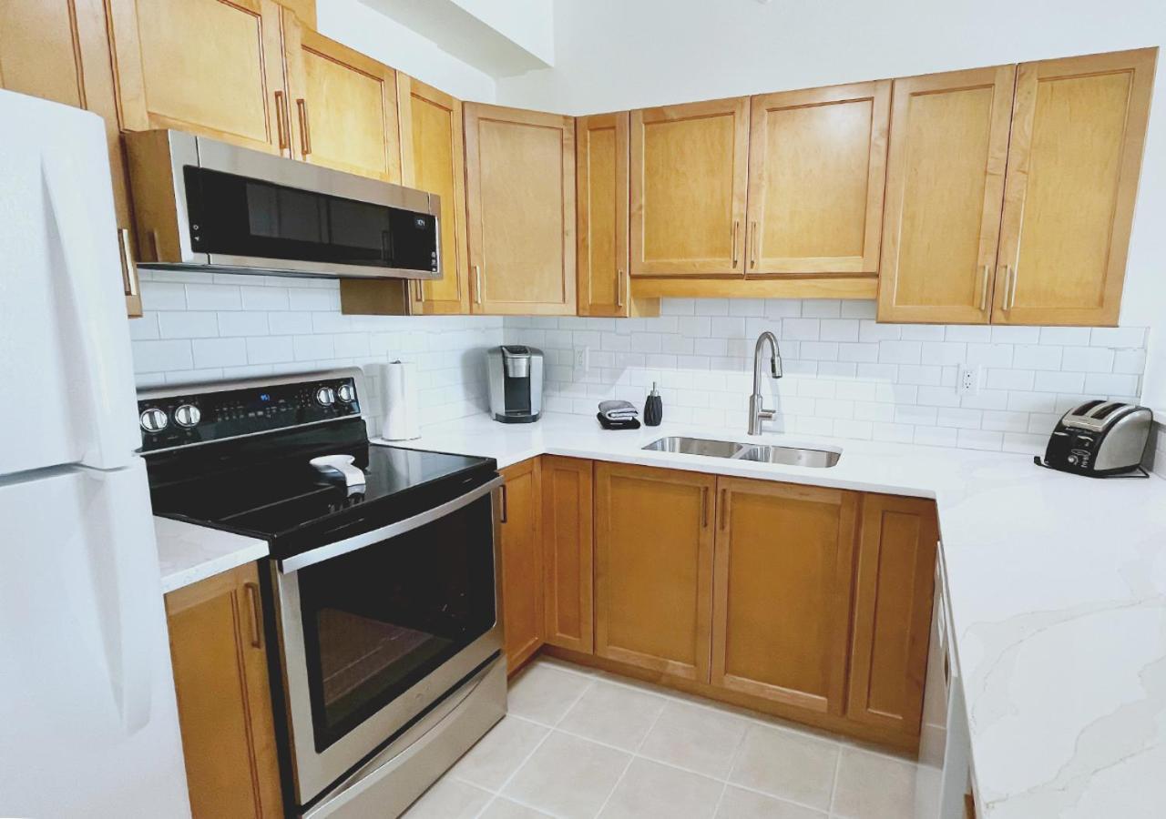 شقة Downtown Waterfront Kelowna Oasis Newly Renovated 2Bed 2Bath المظهر الخارجي الصورة