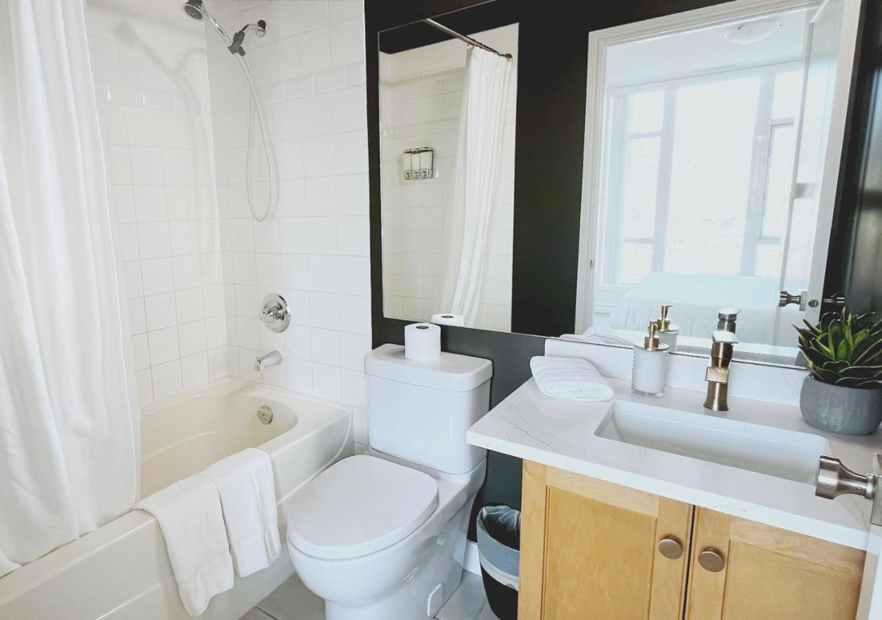 شقة Downtown Waterfront Kelowna Oasis Newly Renovated 2Bed 2Bath المظهر الخارجي الصورة