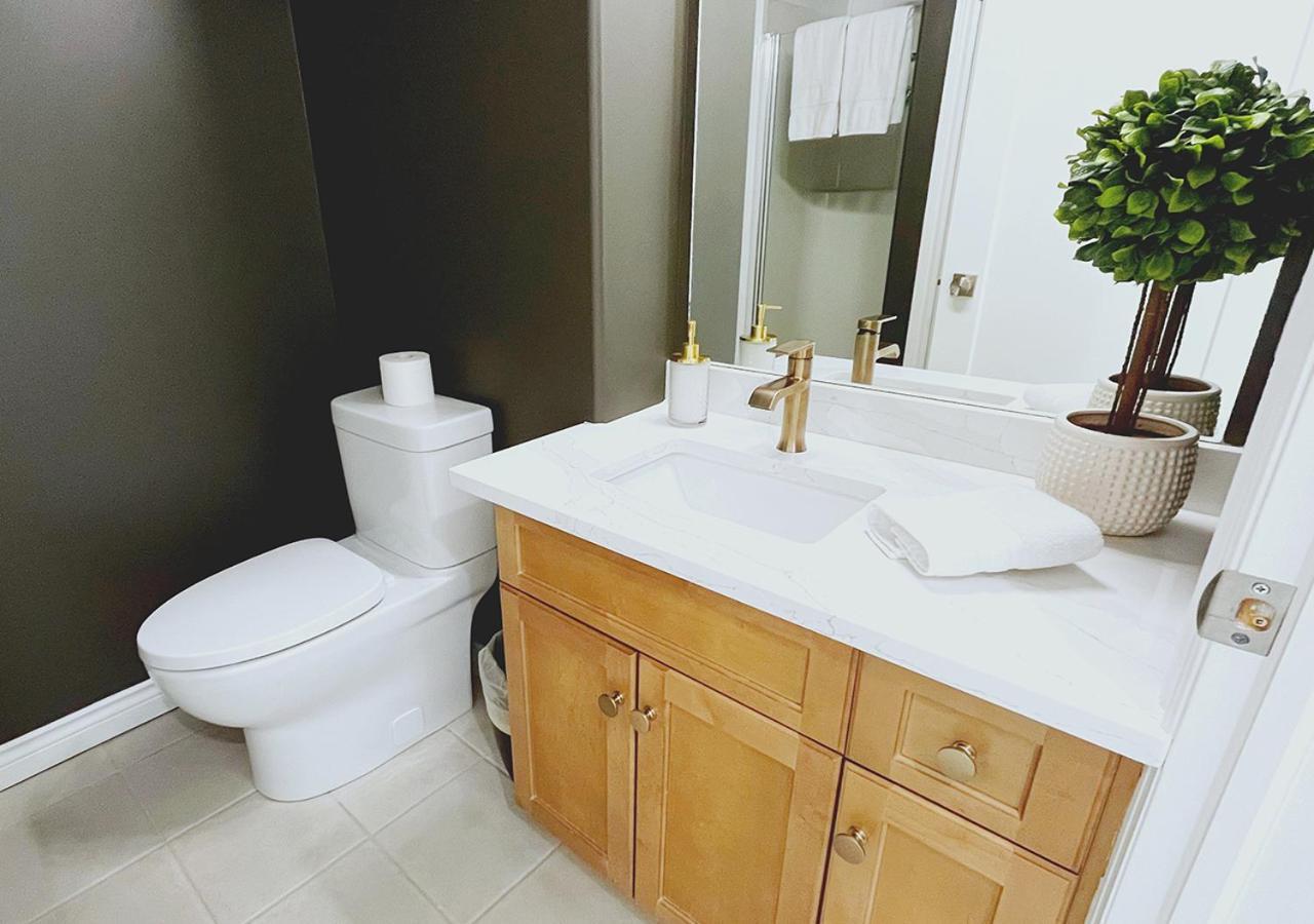 شقة Downtown Waterfront Kelowna Oasis Newly Renovated 2Bed 2Bath المظهر الخارجي الصورة